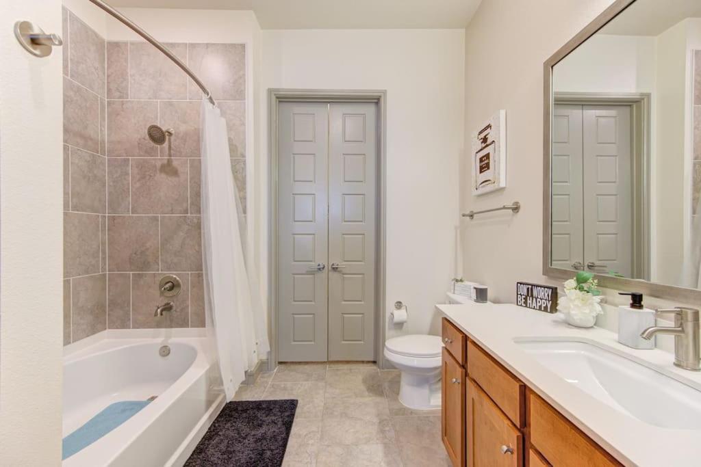 Fancy Apt Downtown. Pool. Gym. Lounge. Pet Ok Houston Bagian luar foto