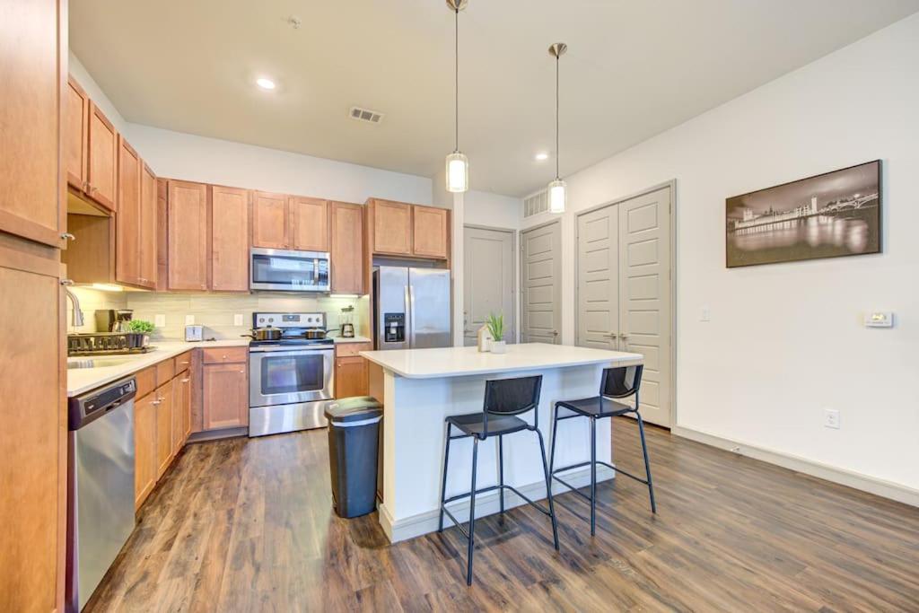 Fancy Apt Downtown. Pool. Gym. Lounge. Pet Ok Houston Bagian luar foto
