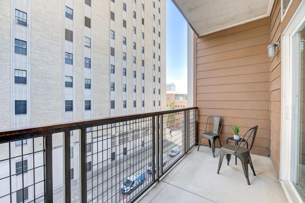 Fancy Apt Downtown. Pool. Gym. Lounge. Pet Ok Houston Bagian luar foto