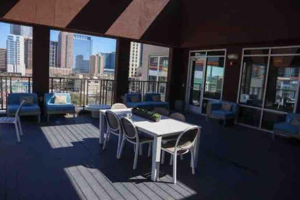 Fancy Apt Downtown. Pool. Gym. Lounge. Pet Ok Houston Bagian luar foto