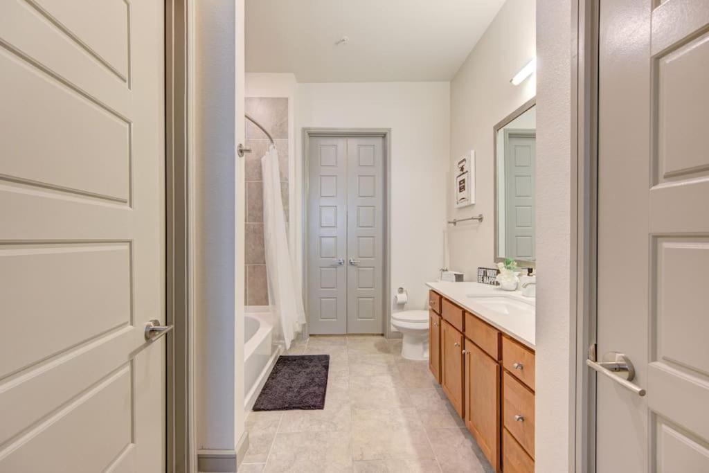 Fancy Apt Downtown. Pool. Gym. Lounge. Pet Ok Houston Bagian luar foto