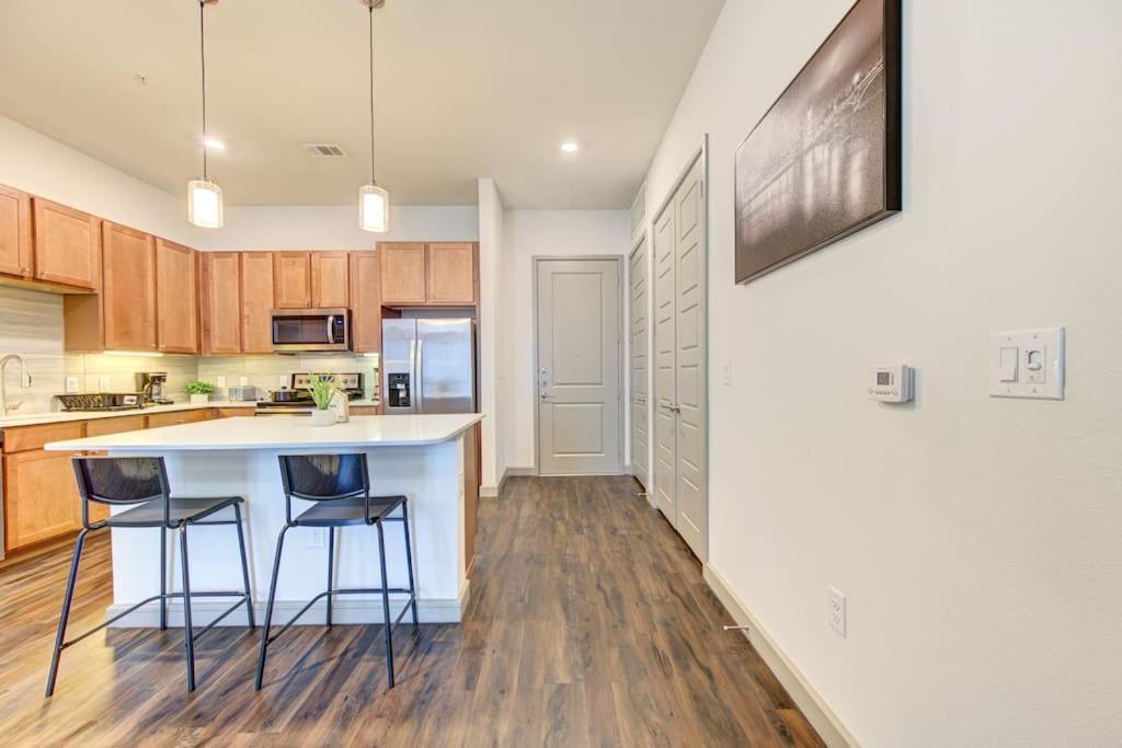 Fancy Apt Downtown. Pool. Gym. Lounge. Pet Ok Houston Bagian luar foto