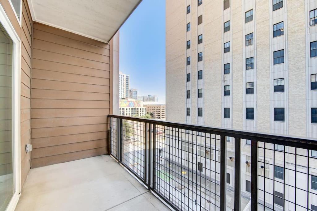 Fancy Apt Downtown. Pool. Gym. Lounge. Pet Ok Houston Bagian luar foto