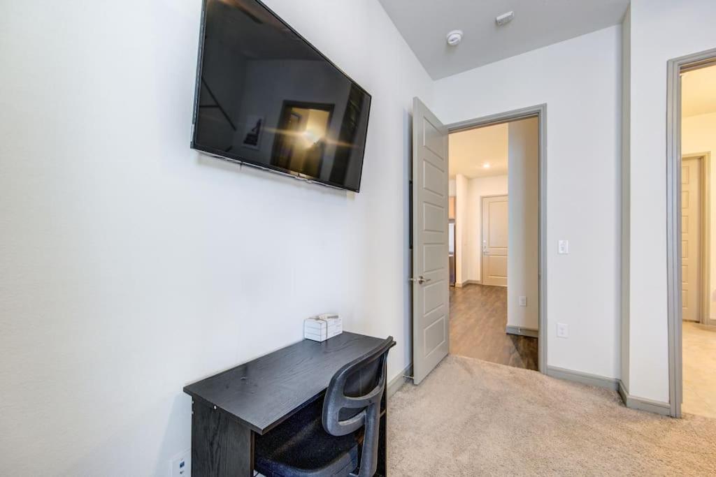 Fancy Apt Downtown. Pool. Gym. Lounge. Pet Ok Houston Bagian luar foto
