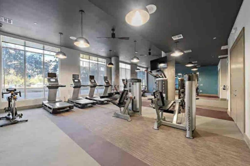 Fancy Apt Downtown. Pool. Gym. Lounge. Pet Ok Houston Bagian luar foto