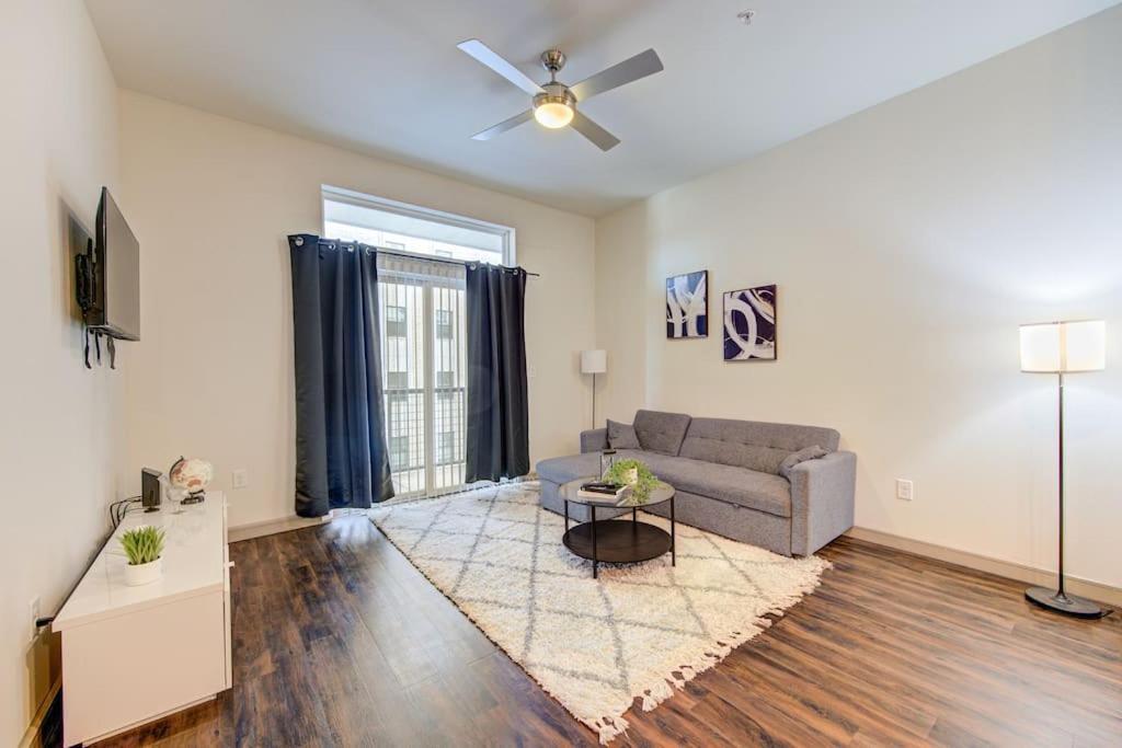 Fancy Apt Downtown. Pool. Gym. Lounge. Pet Ok Houston Bagian luar foto