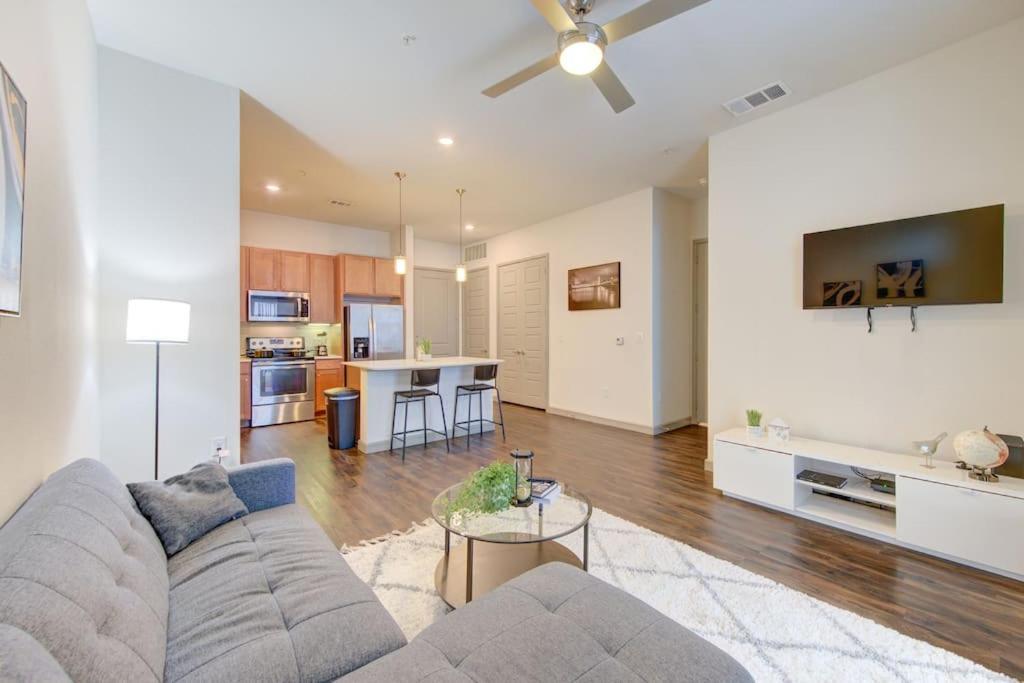 Fancy Apt Downtown. Pool. Gym. Lounge. Pet Ok Houston Bagian luar foto