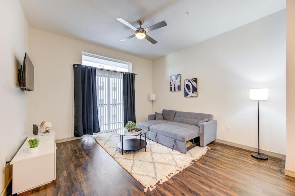 Fancy Apt Downtown. Pool. Gym. Lounge. Pet Ok Houston Bagian luar foto