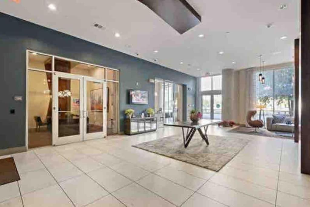 Fancy Apt Downtown. Pool. Gym. Lounge. Pet Ok Houston Bagian luar foto