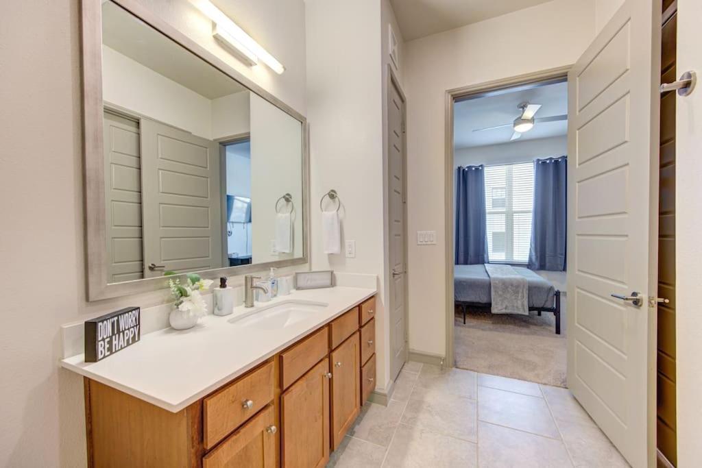 Fancy Apt Downtown. Pool. Gym. Lounge. Pet Ok Houston Bagian luar foto