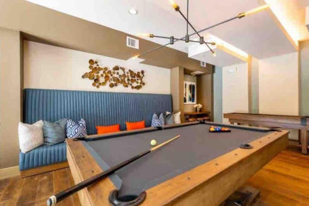 Fancy Apt Downtown. Pool. Gym. Lounge. Pet Ok Houston Bagian luar foto
