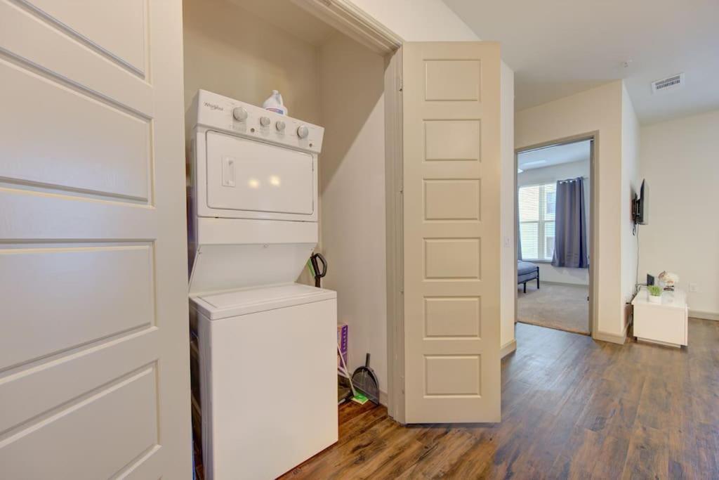 Fancy Apt Downtown. Pool. Gym. Lounge. Pet Ok Houston Bagian luar foto